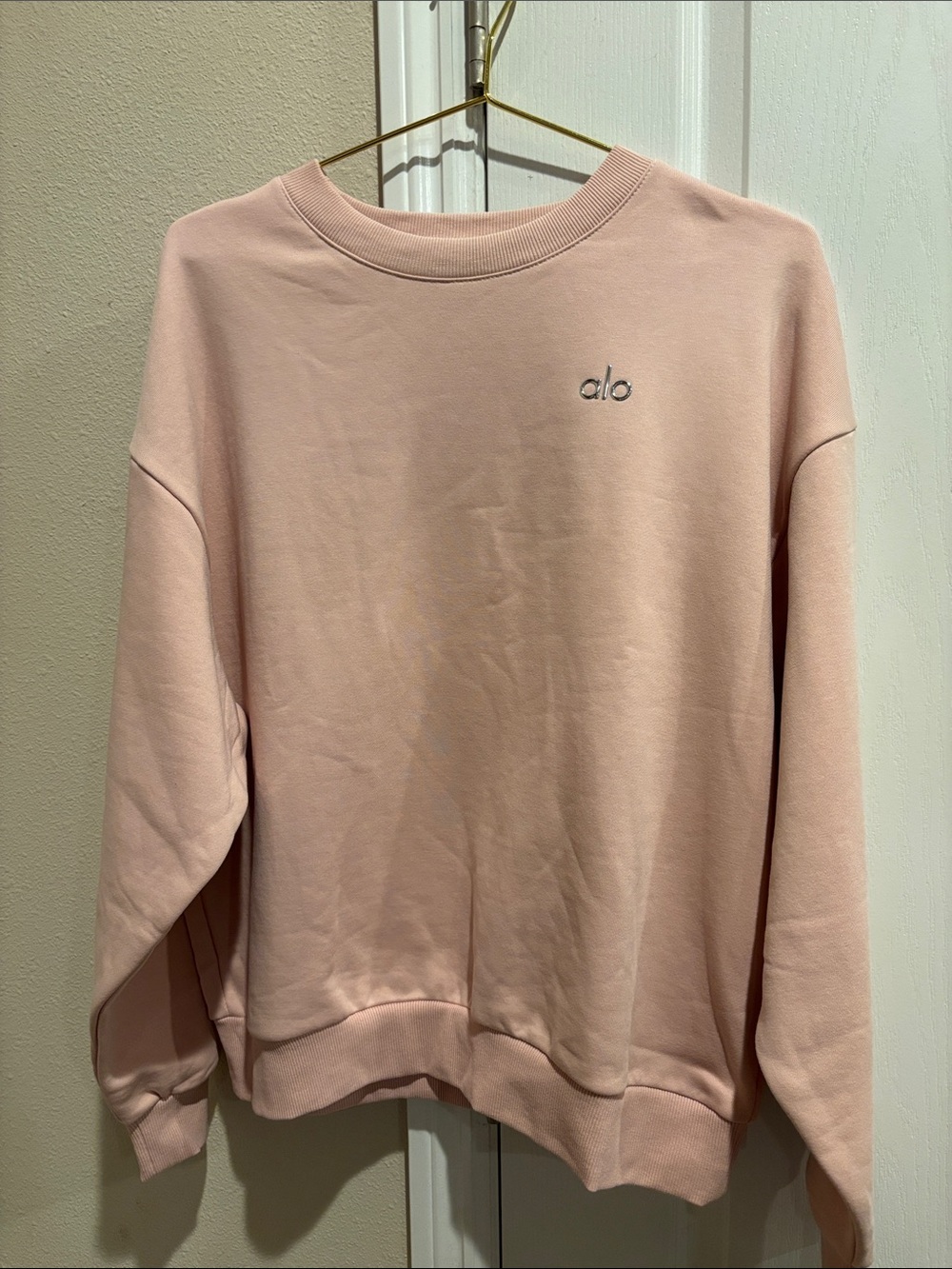 ALO Yoga Women's Crewneck Sweatshirt in Soft Blush Pink